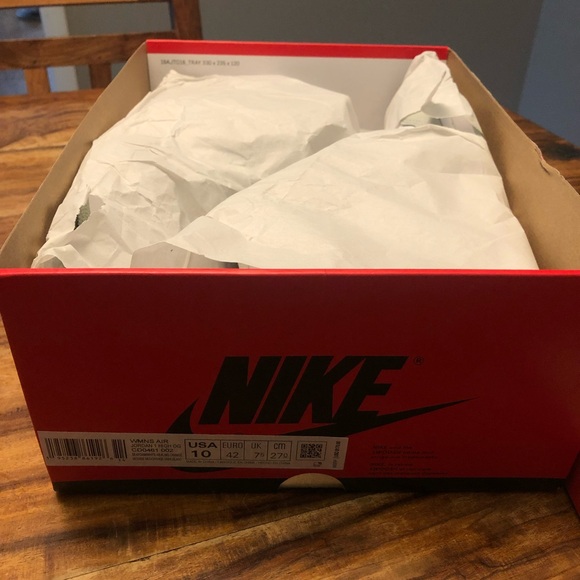 Nike Air Jordan 1 High OG - Seafoam Green - Picture 2 of 13
